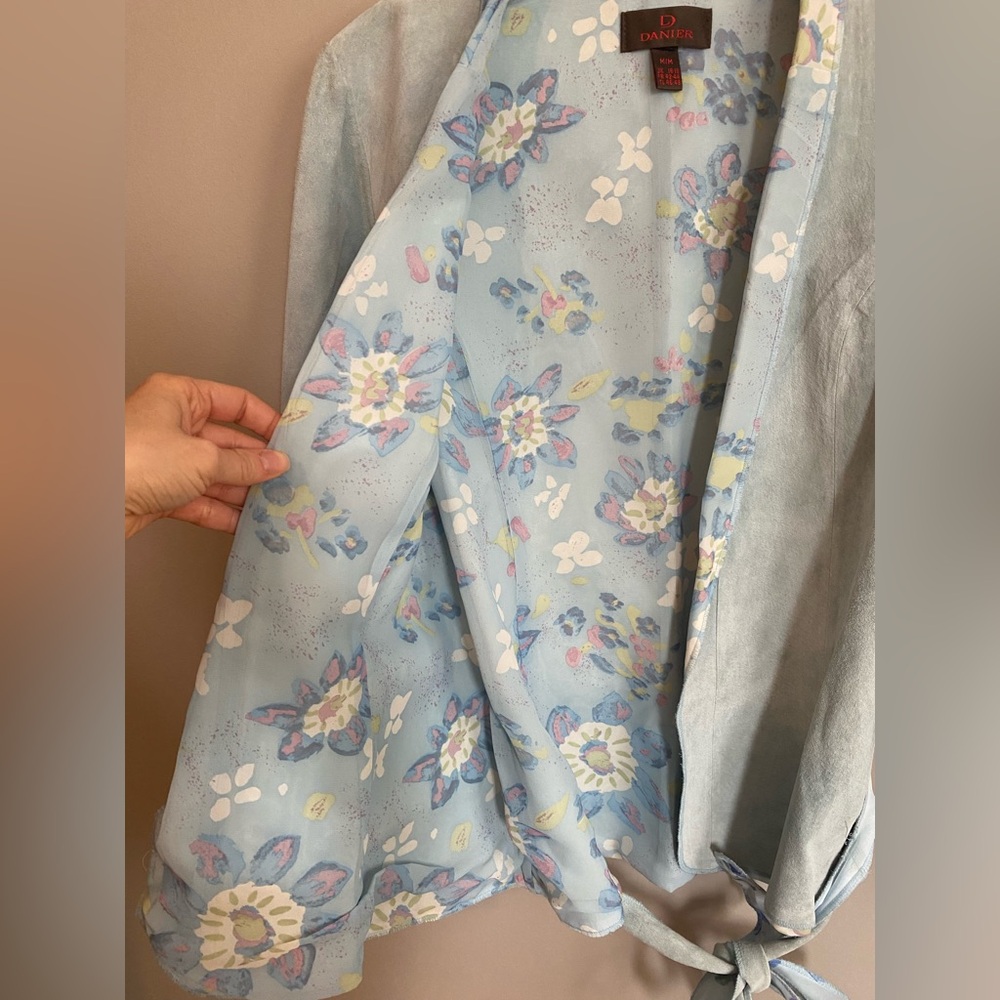 Danier Suede Blazer Light Blue with Floral Lining 
Belted Size M - Picture 5 of 8
